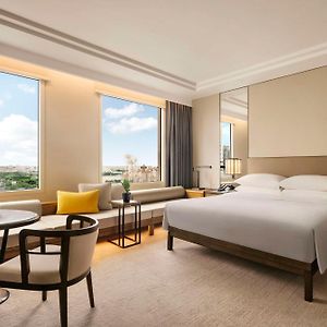 Grand Deluxe King Room